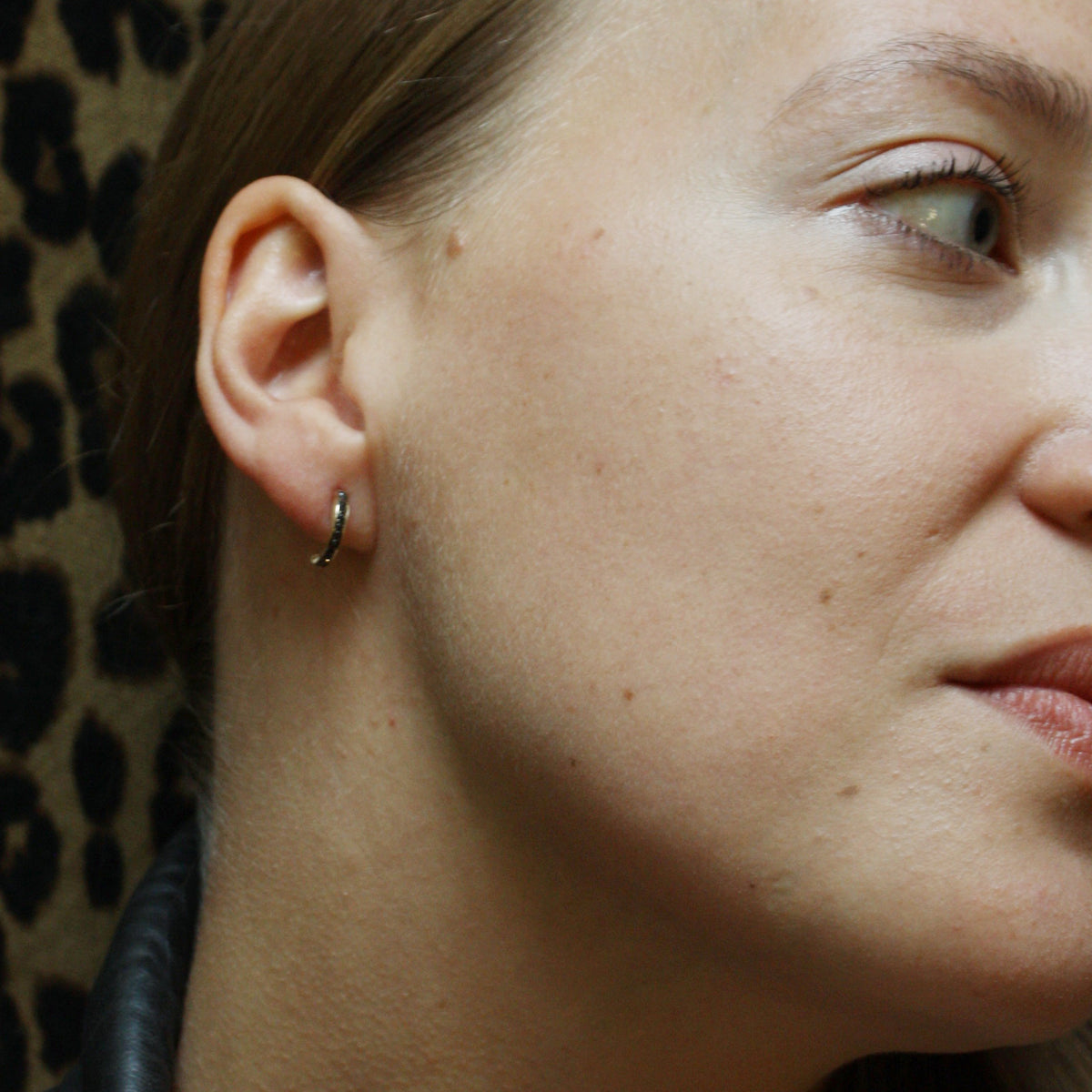Clous d'oreilles Tiger Claw - pavé de diamants champagne