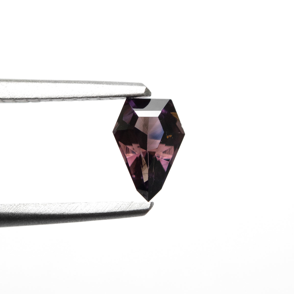 Saphir violet foncé 0,53 ct
