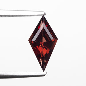 Cerf-volant en spinelle rouge 1,25 ct 