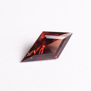 Cerf-volant en spinelle rouge 1,25 ct 