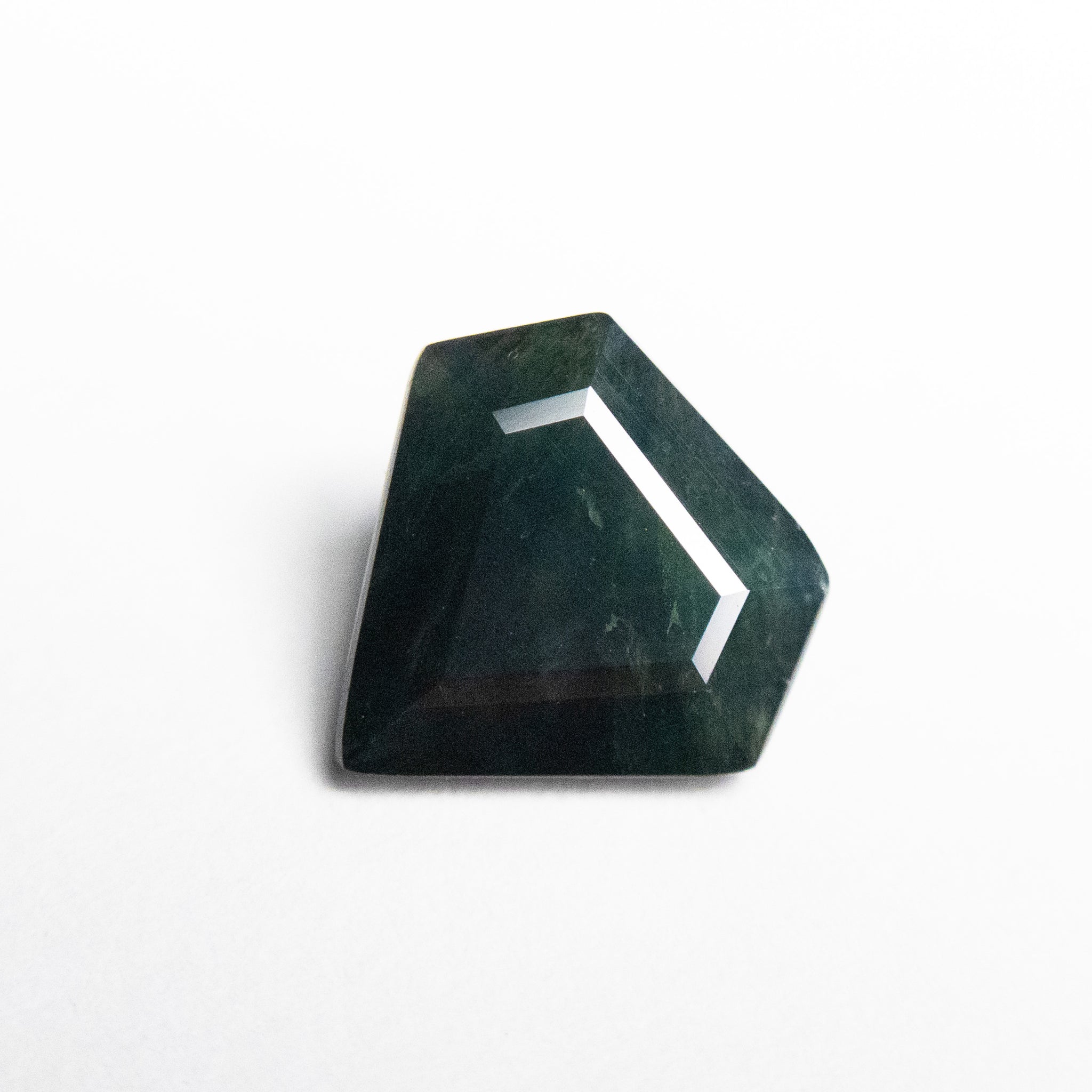 Zafiro verde azulado oscuro de 2,07 ct