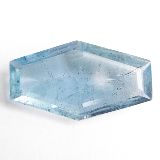 Aguamarina hexagonal de 3,86 ct 