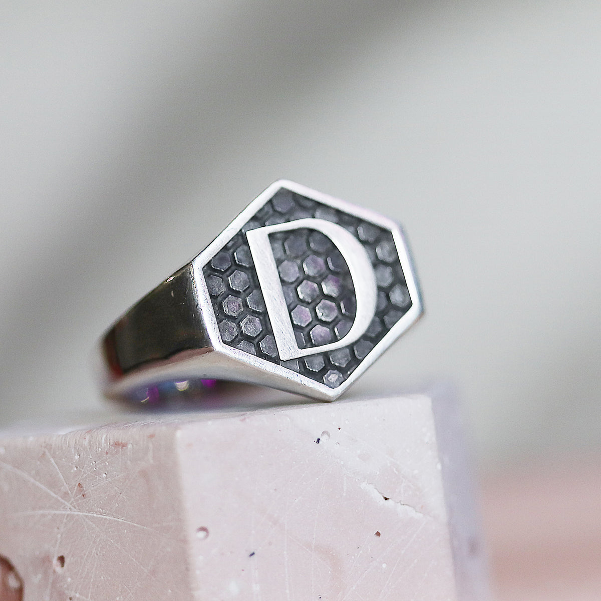 Sello con letra hexagonal