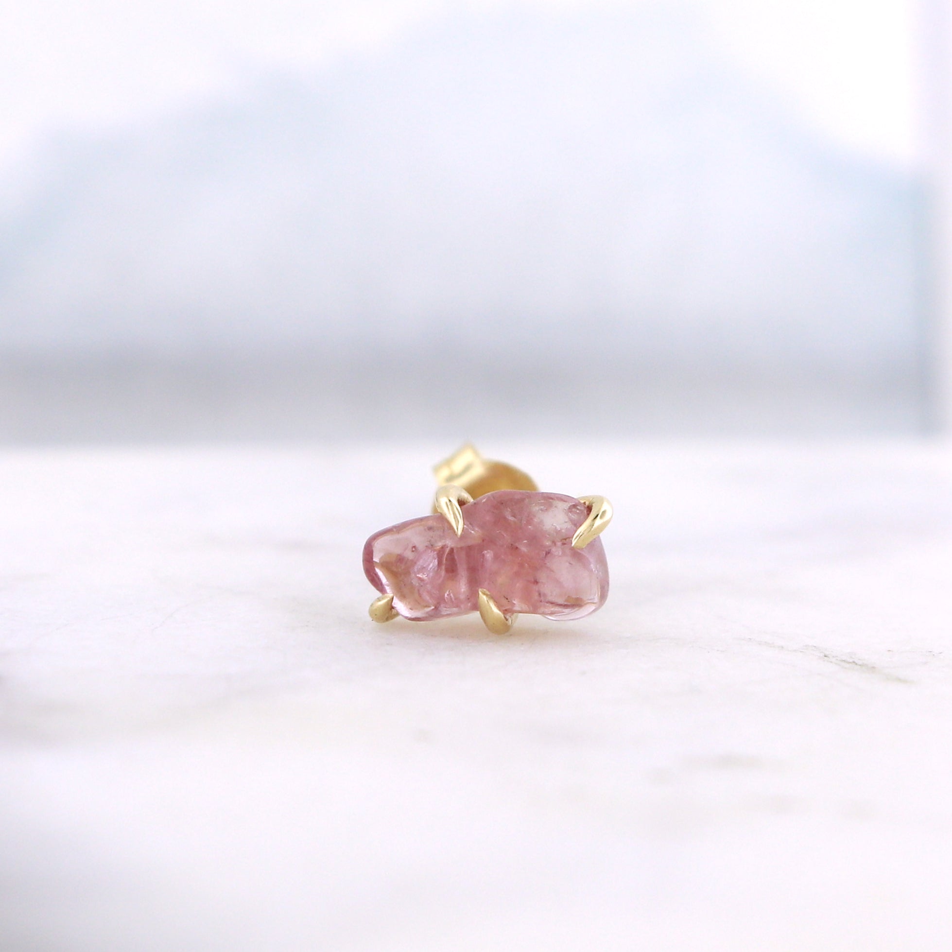 7mm Nugget Stud - peach spinel