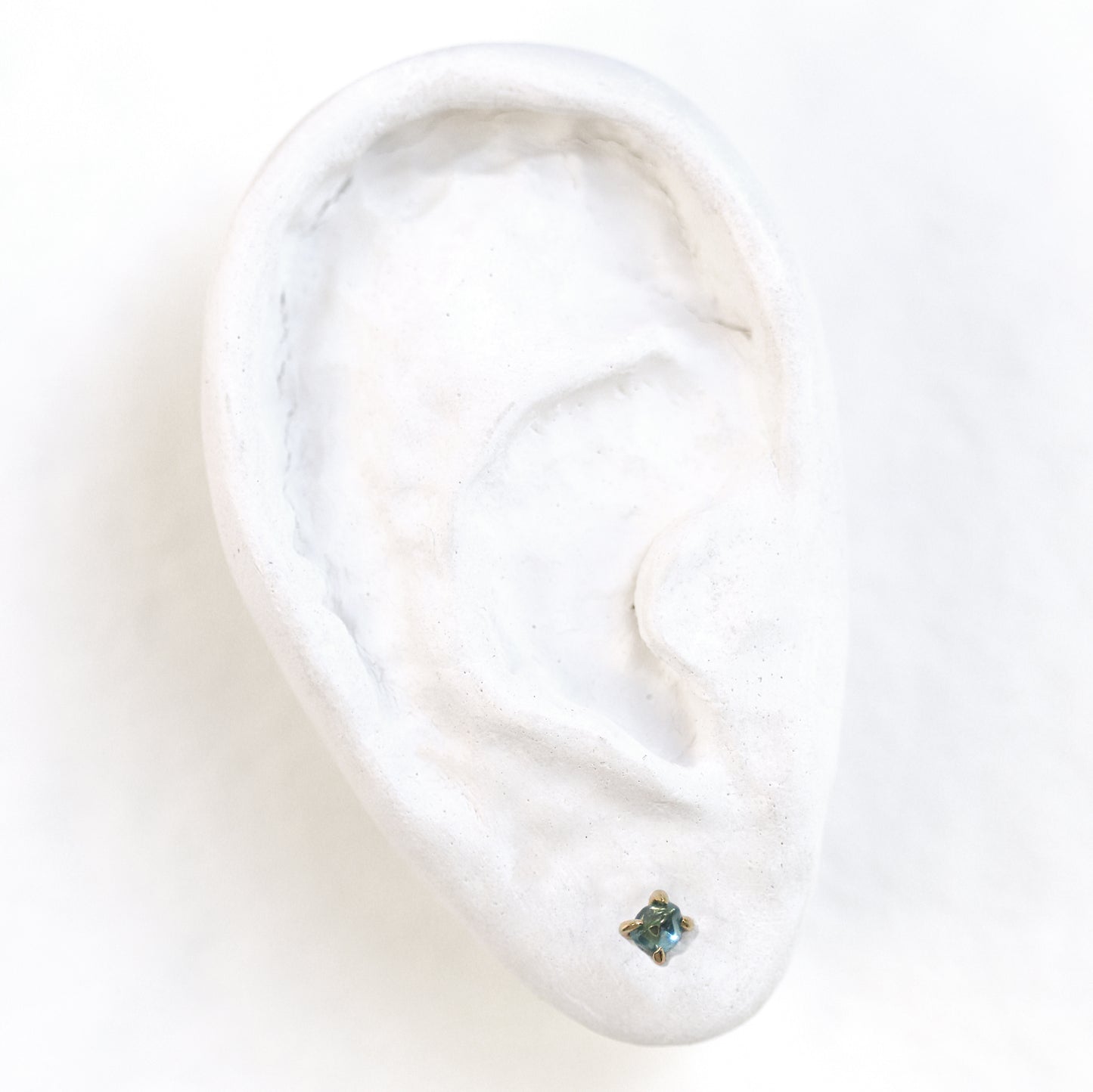 Aretes tipo pepita de 3 mm: zafiro