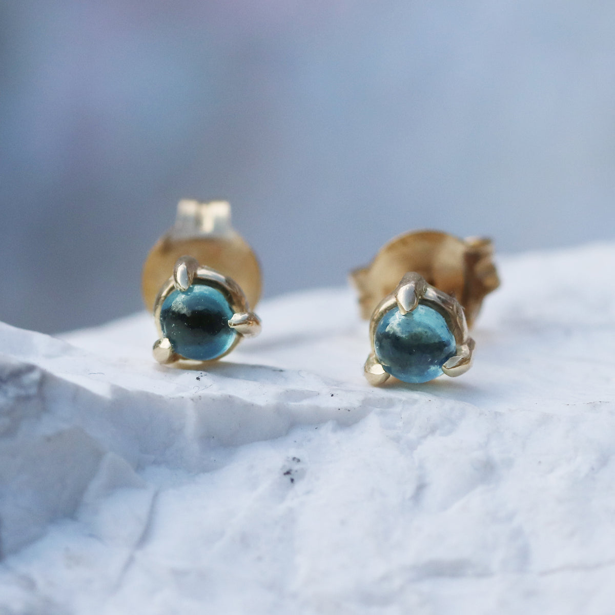 Clous d'oreilles 3 mm - Saphir