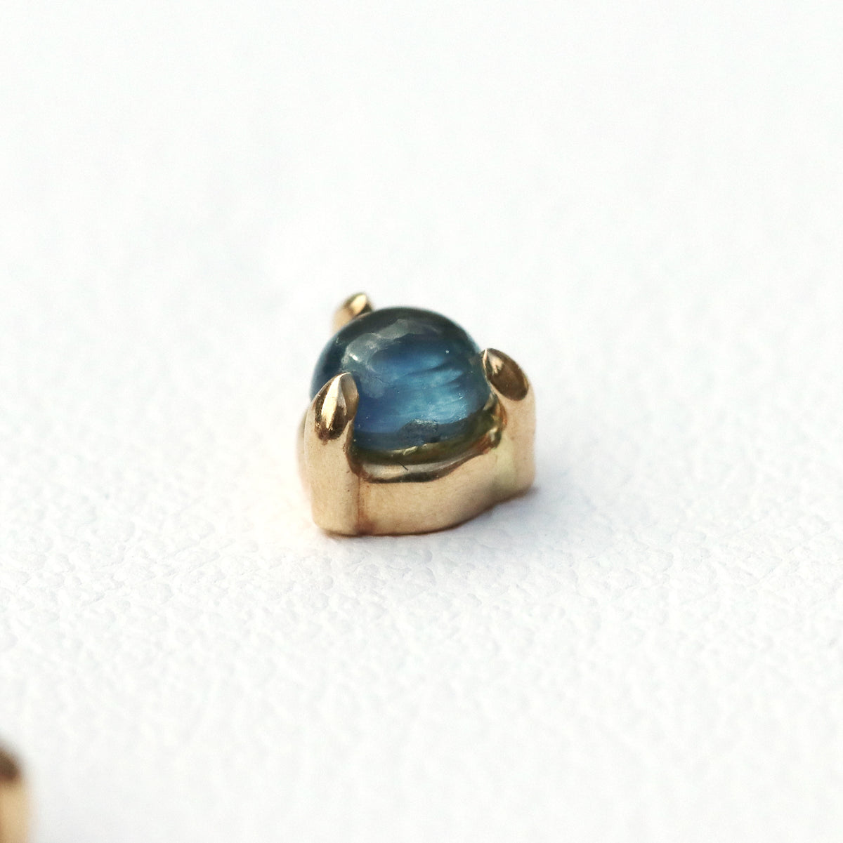 Clous d'oreilles 3 mm - Saphir