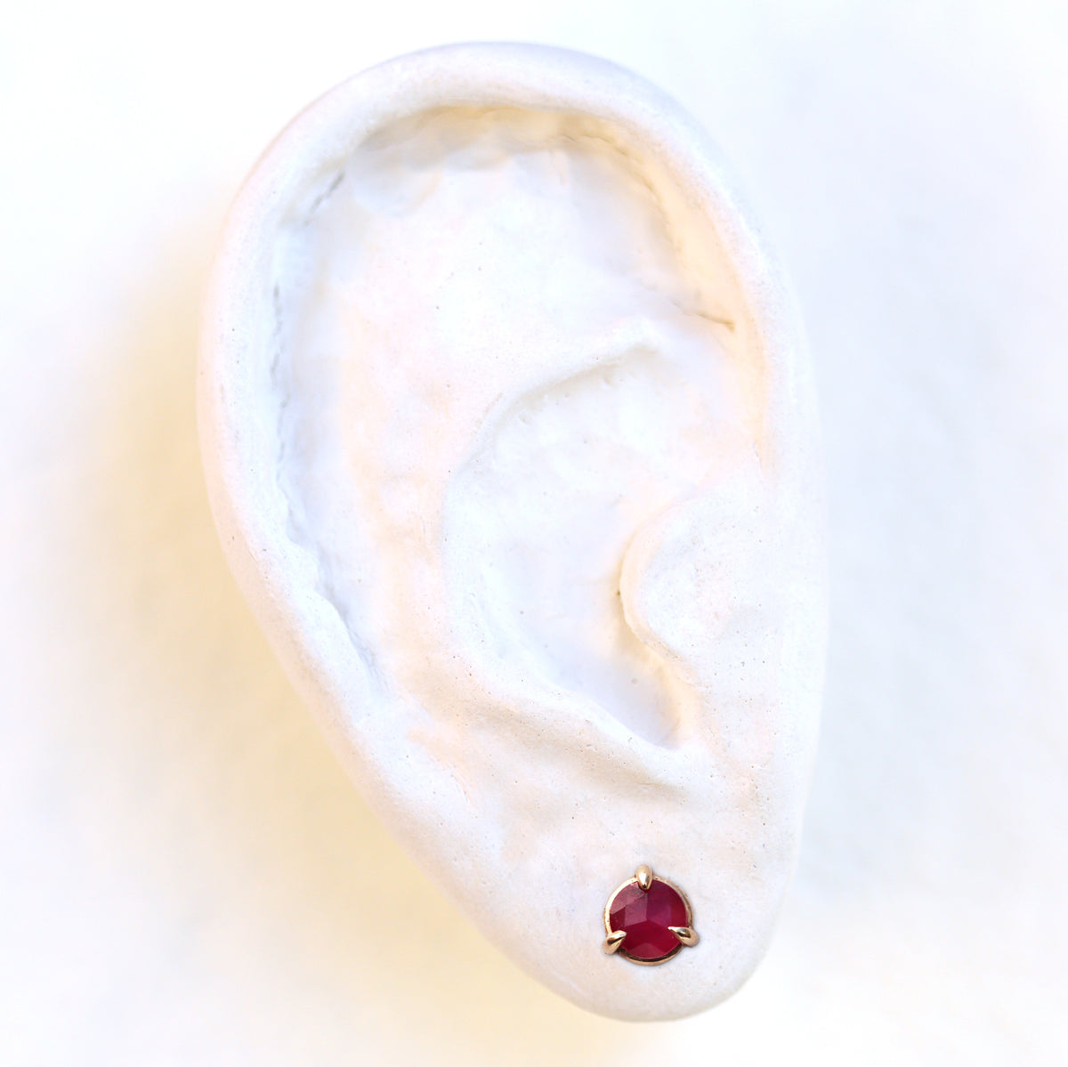 Clous d'oreilles 5 mm - Rubis