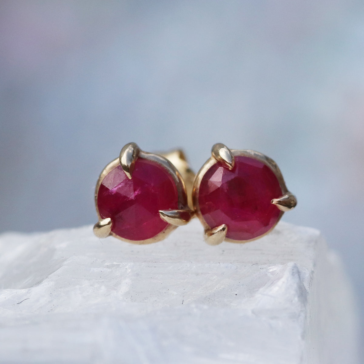 Clous d'oreilles 5 mm - Rubis
