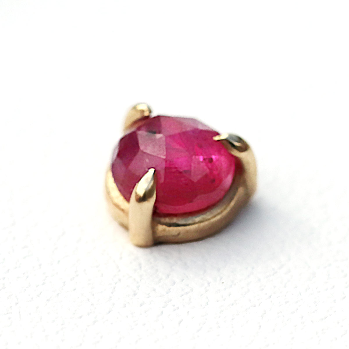 Clous d'oreilles 5 mm - Rubis