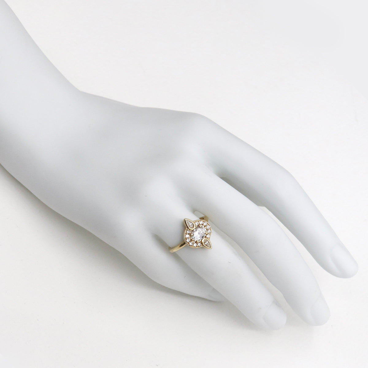 Marilyn - Moissanites